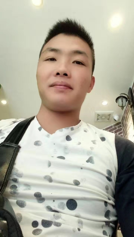 吃生蚝的小乖乖的第一张照片--广西残疾人相亲网