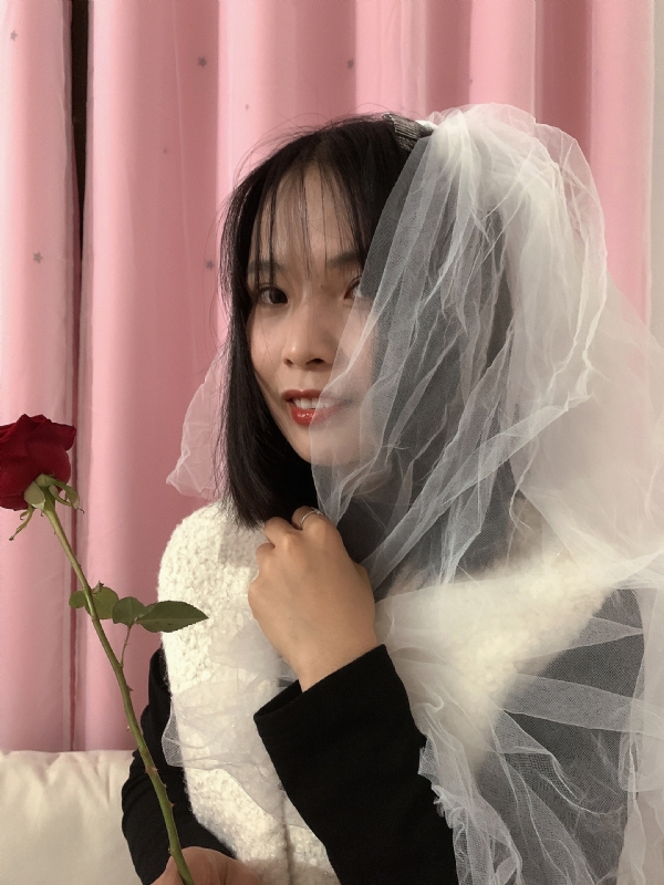 持紫菜包饭的女孩的第一张照片--广西残疾人相亲网